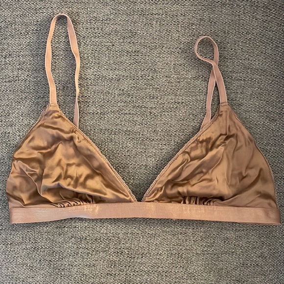 Silky nude Wilfred bra - Picture 2 of 4